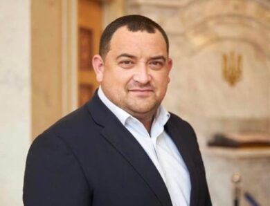 Хабар у 558 тисяч: затримано нардепа, який ігнорував явку до суду