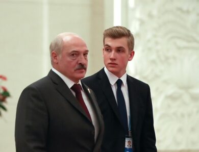 Лукашенко в Китаї відвідав випускний свого сина
