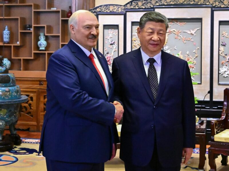 Лукашенко зустрівся із Сі Цзіньпіном в Пекіні