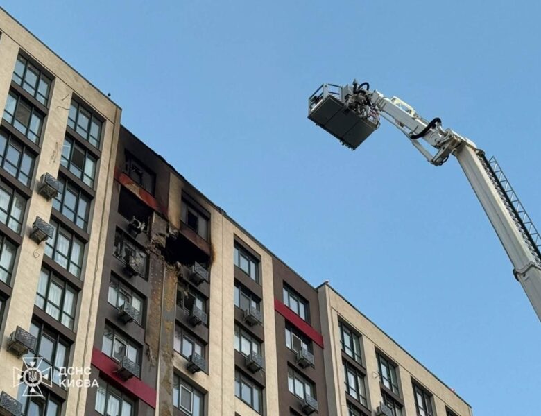 Масований удар: є влучання 30 балістичних ракет