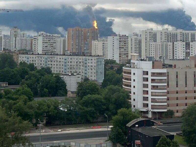 Москву і Ростовщину атакували дрони: палають НПЗ