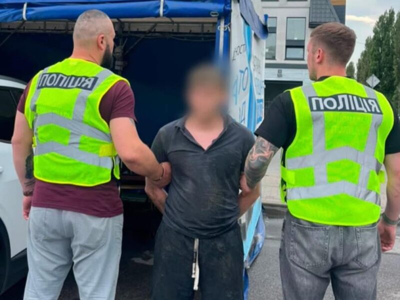 На Київщині вчитель розбещував 14-літню школярку та зберігав дитяче порно
