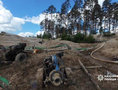На Рівненщині викрили масштабний нелегальний видобуток бурштину