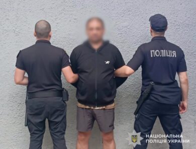На Закарпатті чоловік погрожував гранатою власній родині