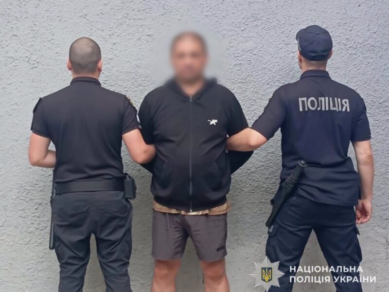 На Закарпатті чоловік погрожував гранатою власній родині