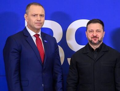 Не був в Україні: Зеленський дорікнув Навроцькому