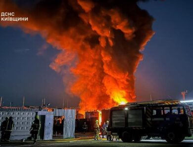 Нічна атака: на Київщині сталася масштабна пожежа