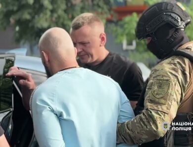 Погрози та підпал авто через вигаданий борг 250 тис дол: Нацполіція затримала групу вимагачів