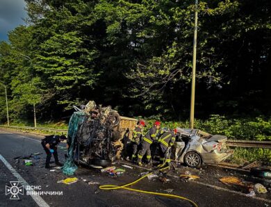 Під Вінницею зіткнулися три легковики й вантажівка