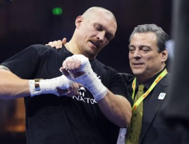 Президент WBC подумав, що замість Усика від титулів відмовився ШІ