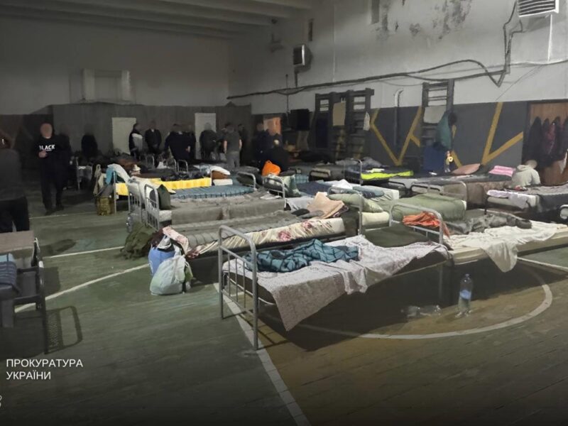 Приковували людей кайданками в ТЦК: ужгородські військкоми отримали підозру