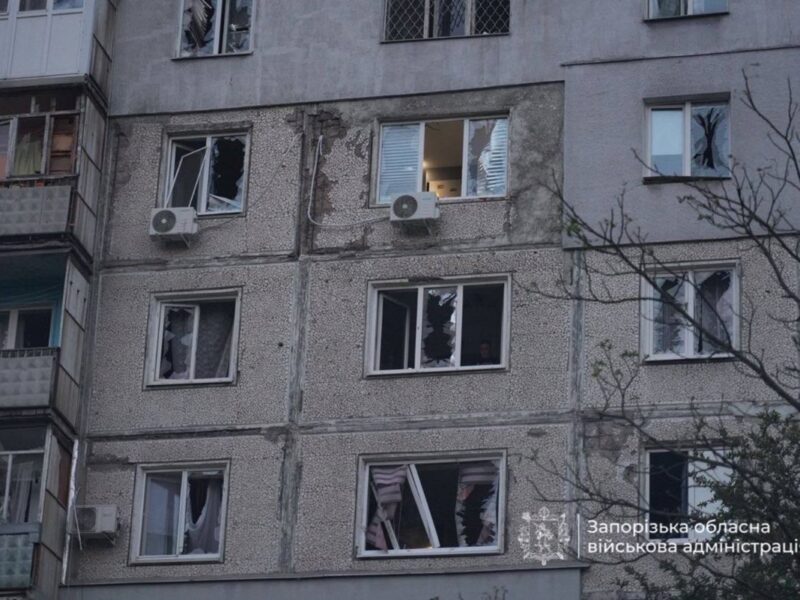 РФ атакувала багатоповерхівку у Запоріжжі: 10 поранених