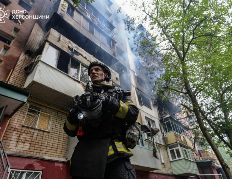 РФ атакувала Херсон: є жертви і поранені