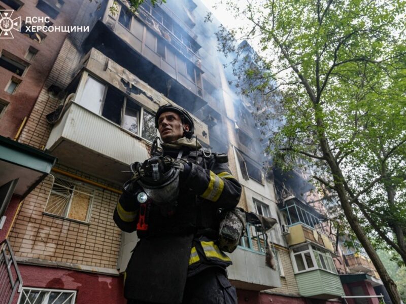 РФ атакувала Херсон: є жертви і поранені