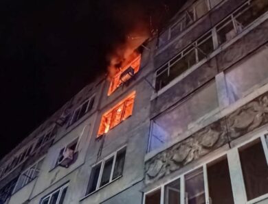 РФ вдарила по Павлограду: горить багатоповерхівка