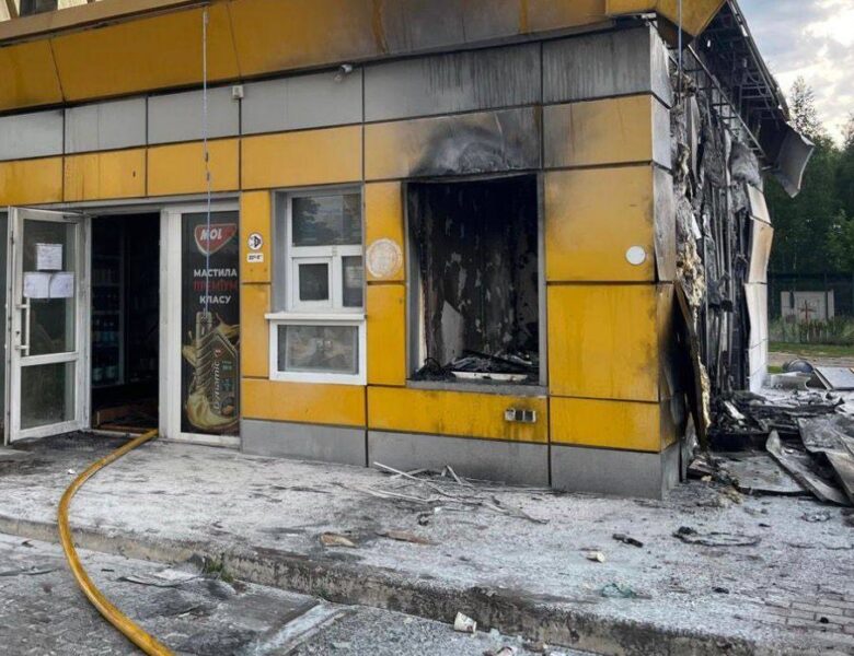 РФ вдарила по трьох АЗС на Чернігівщині