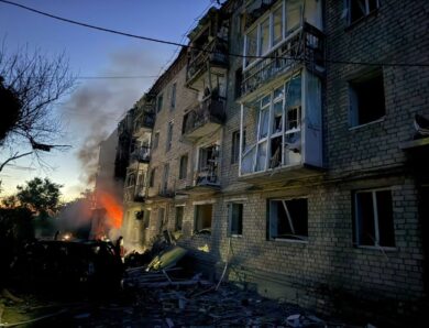 Росія атакувала житла в Балаклії, постраждали діти