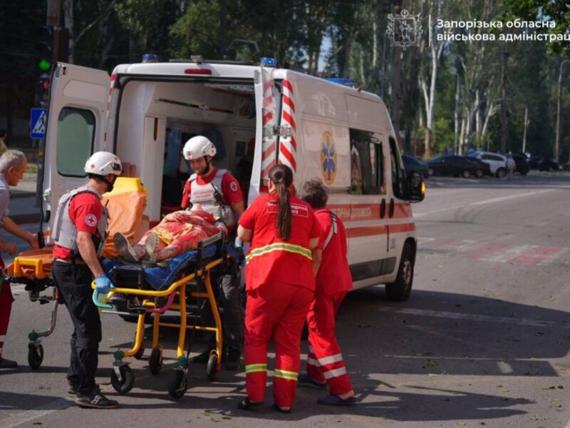 Росія кілька разів атакувала Запоріжжя: є загиблий