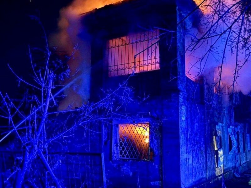 Росія вдарила по Дніпру і Харкову, виникли пожежі
