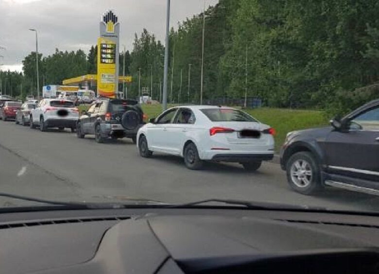 Росіяни почали помирати в чергах за бензином