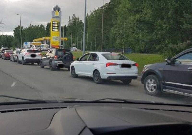 Росіяни почали помирати в чергах за бензином
