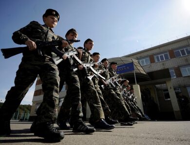 Російським школярам пропонують підробіток у військкоматах – ЗМІ