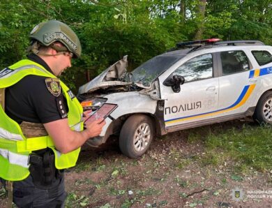 Російський дрон цілеспрямовано атакував авто поліції на Харківщині