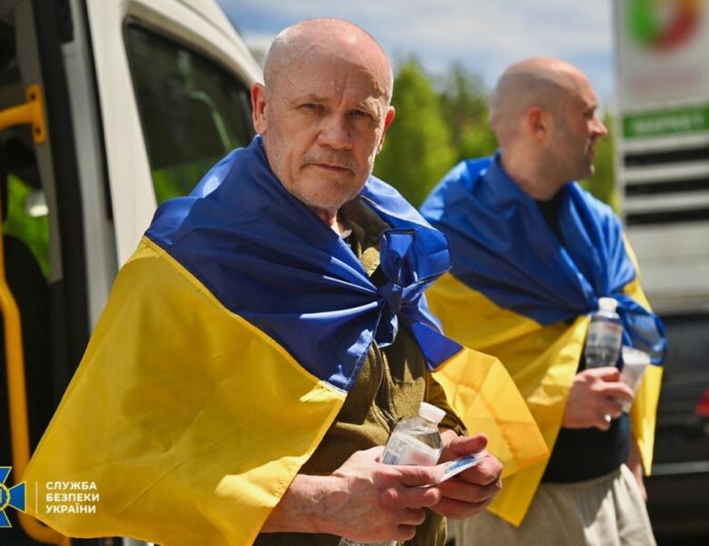 СБУ показала фото обміну полоненими