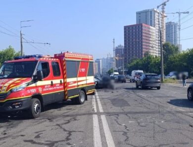 Смертельна ДТП в Києві на Виноградарі: рух ускладнений в обох напрямках