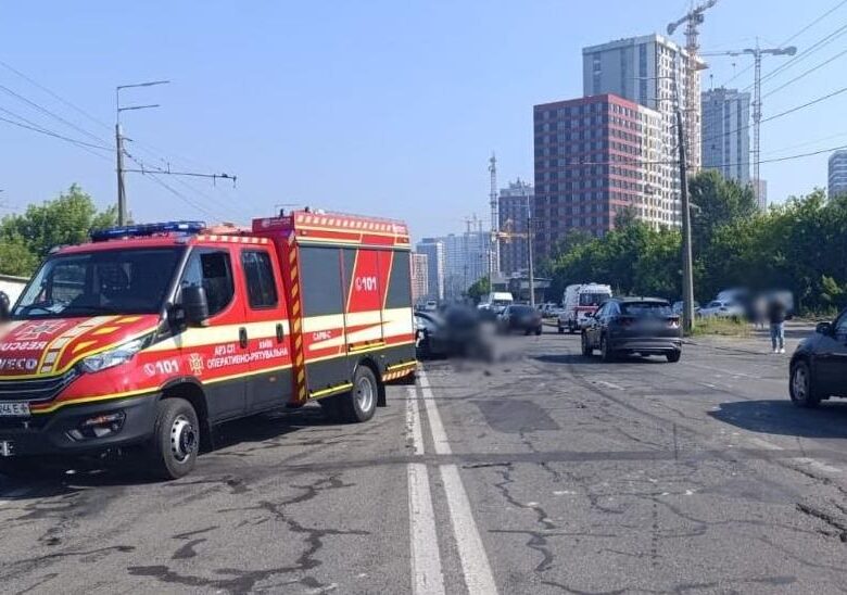 Смертельна ДТП в Києві на Виноградарі: рух ускладнений в обох напрямках