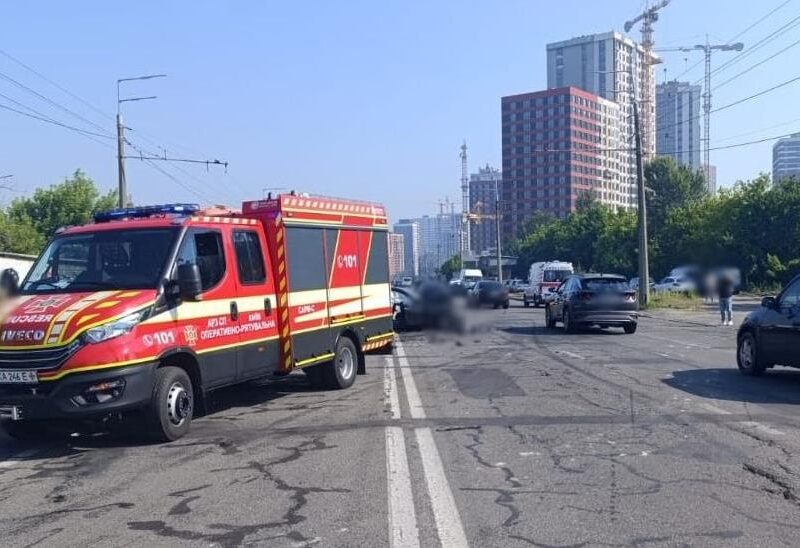 Смертельна ДТП в Києві на Виноградарі: рух ускладнений в обох напрямках
