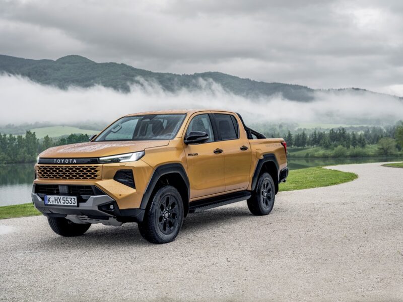Сучасний, могутній, зручний:в Україну прибуває новий Toyota Hilux