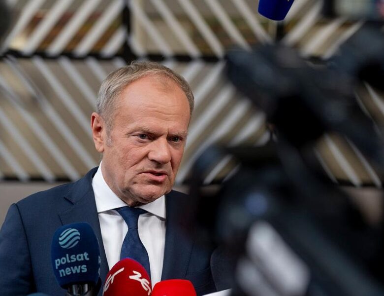 Туск відреагував на позбавлення Зеленського Ордена Білого Орла