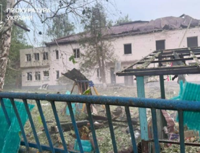 У Чугуєві внаслідок обстрілу пошкоджено дитсадок, є поранена