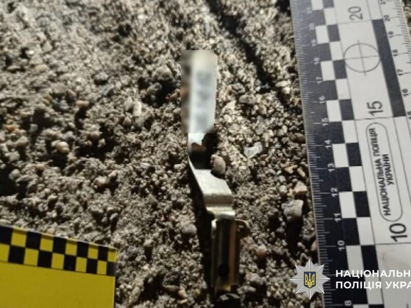 У Дніпрі чоловік кинув гранату у поліцейських і загинув