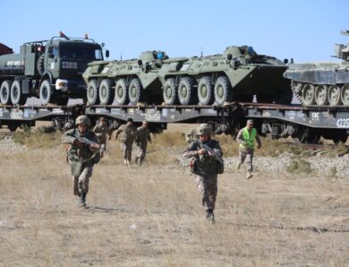 У Казахстані проходять військові навчання