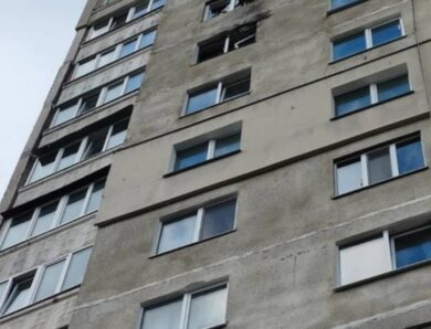 У Харкові дрон РФ вдарив по багатоповерхівці