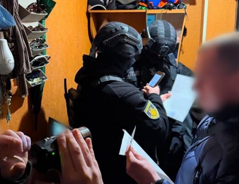 У Києві 18-річний хлопець “продавав” військовим ЗСУ неіснуючі пікапи