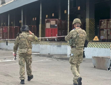 У Києві під час огляду посилки на пошті стався вибух, є загиблий і поранені