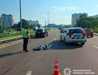 У Києві юнак за кермом мотоцикла на смерть збив пішохода