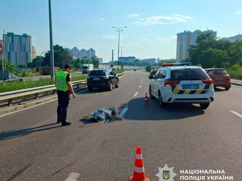 У Києві юнак за кермом мотоцикла на смерть збив пішохода