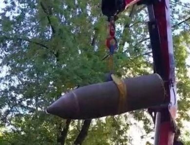 У Києві знайшли бойову частину ракети біля будинку