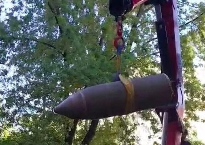 У Києві знайшли бойову частину ракети біля будинку