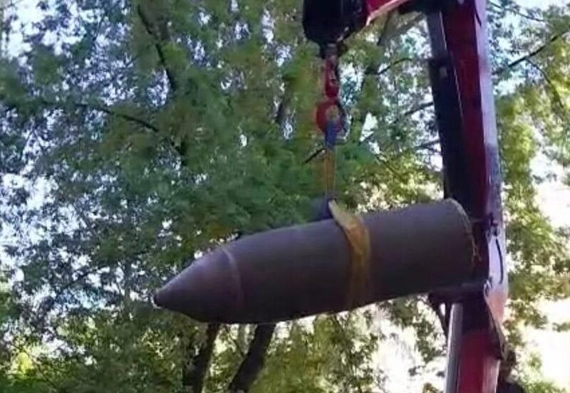 У Києві знайшли бойову частину ракети біля будинку