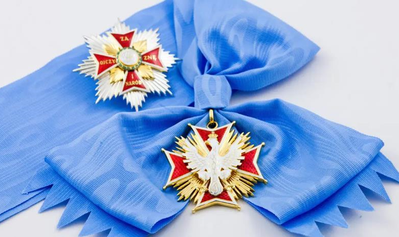 У Польщі пояснили, чому Шредера та Мусолліні не позбавили ордена