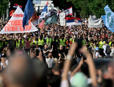 У Сербії тисячі людей вимагали відставки Вучича