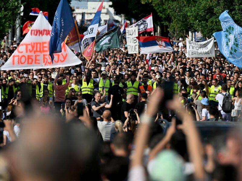 У Сербії тисячі людей вимагали відставки Вучича