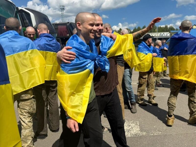 Україна повернула з полону 185 воїнів і цивільного