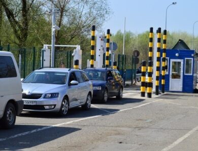 Українців попередили про можливі затримки на кордоні з Угорщиною