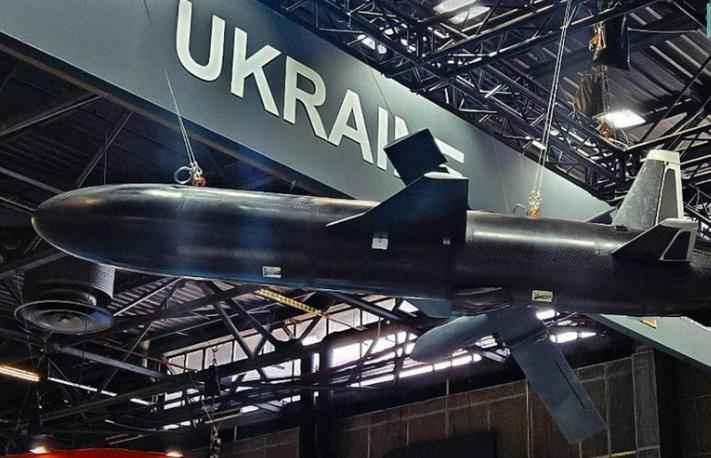 Укроборонпром показав реактивний ударний дрон з бойовою частиною в 100 кг